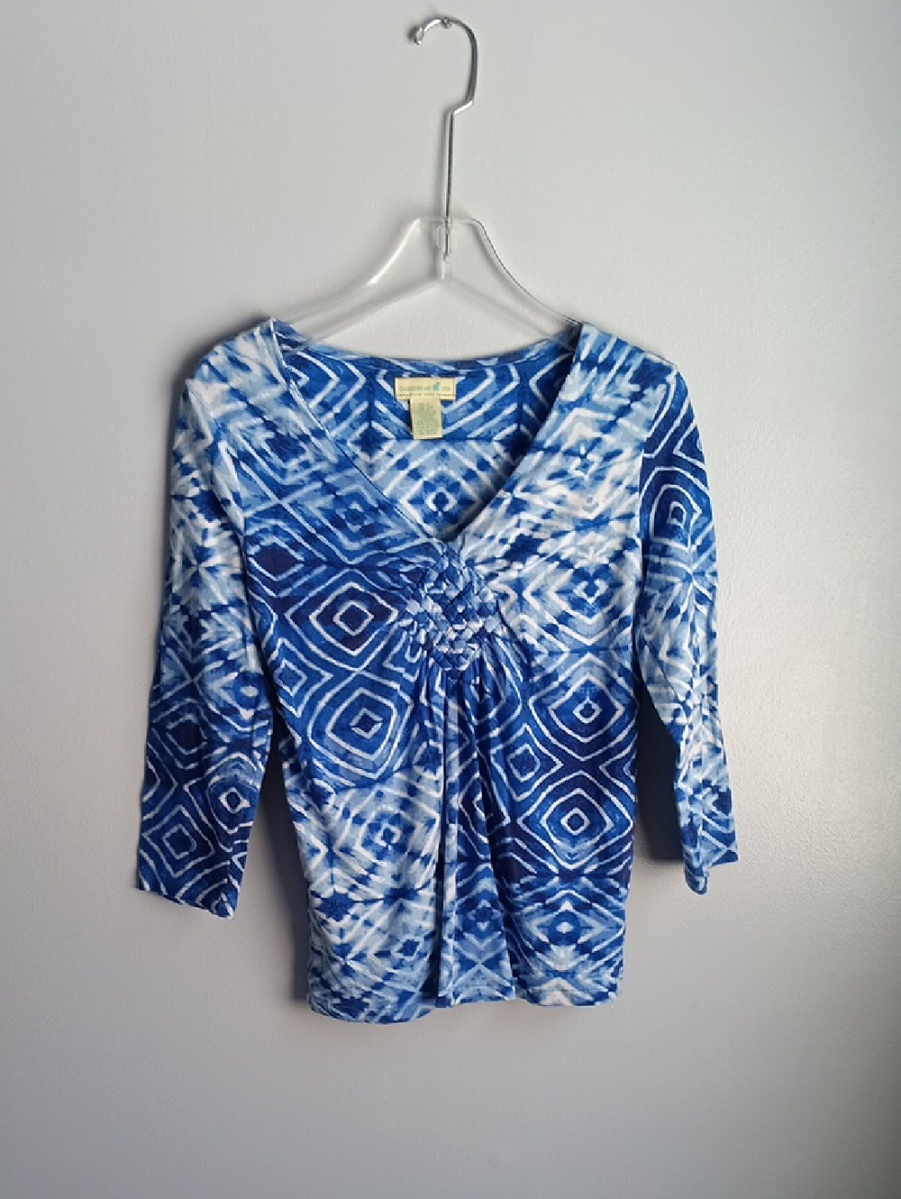 Caribbean Joe Blue White Geometric V-Neck Long Sleeve Top